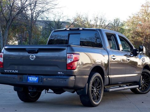 Used 2017 Nissan Titan SL w/ SL Towing Convenience Package image 3