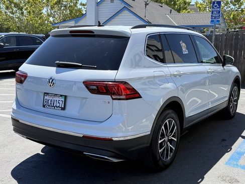 Used 2018 Volkswagen Tiguan SE w/ Panoramic Sunroof Package FWD image 4