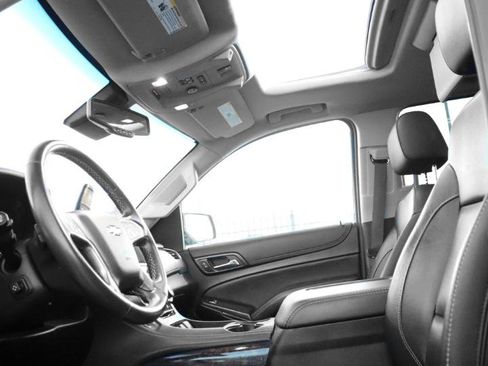 Used 2020 Chevrolet Suburban LT image 16