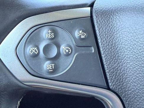Used 2018 Chevrolet Suburban LT RWD image 39