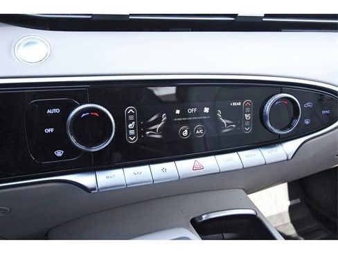 Used 2023 Genesis GV70 2.5T w/ Advanced Package image 25