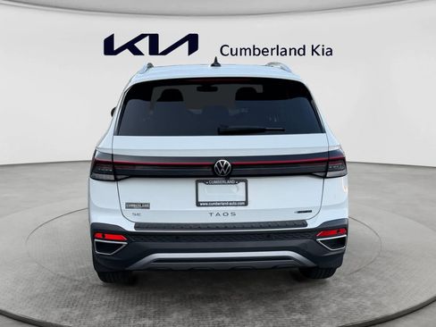 Used 2025 Volkswagen Taos SE w/ Panoramic Sunroof Package AWD/4WD image 4