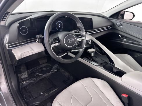 Used 2023 Hyundai Elantra Limited image 9