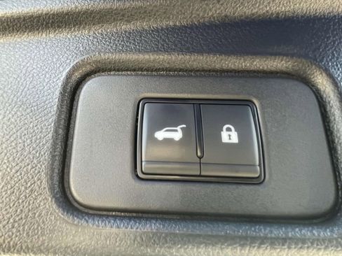 Used 2024 Nissan Pathfinder SL w/ SL Premium Package image 11