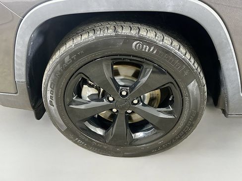 Used 2021 Jeep Cherokee Latitude Plus FWD image 8