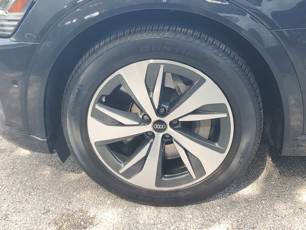 Certified 2024 Audi Q8 e-tron Premium Plus w/ Premium Plus Package AWD/4WD image 13