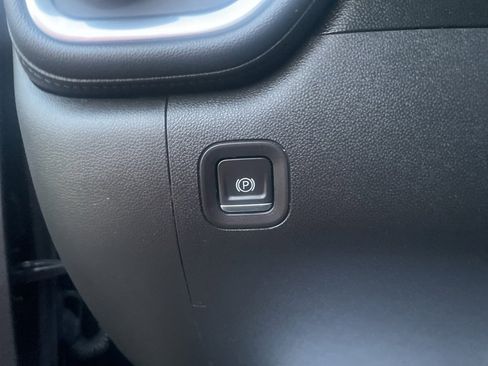 Used 2021 Chevrolet Silverado 1500 LT Trail Boss w/ Convenience Package II image 17