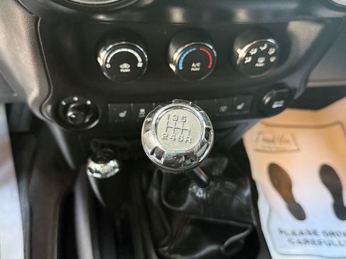 Used 2014 Jeep Wrangler Sahara w/ Connectivity Group AWD/4WD image 31