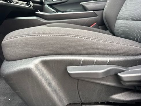 Used 2025 Chevrolet Equinox LT image 12