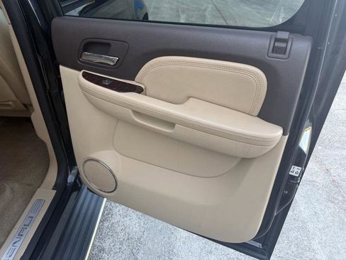 Used 2010 GMC Yukon XL Denali image 24
