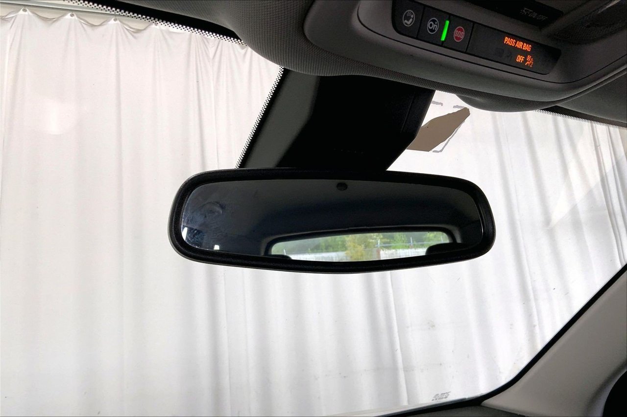 Used 2020 GMC Terrain SLE w/ Driver Convenience Package FWD image 17