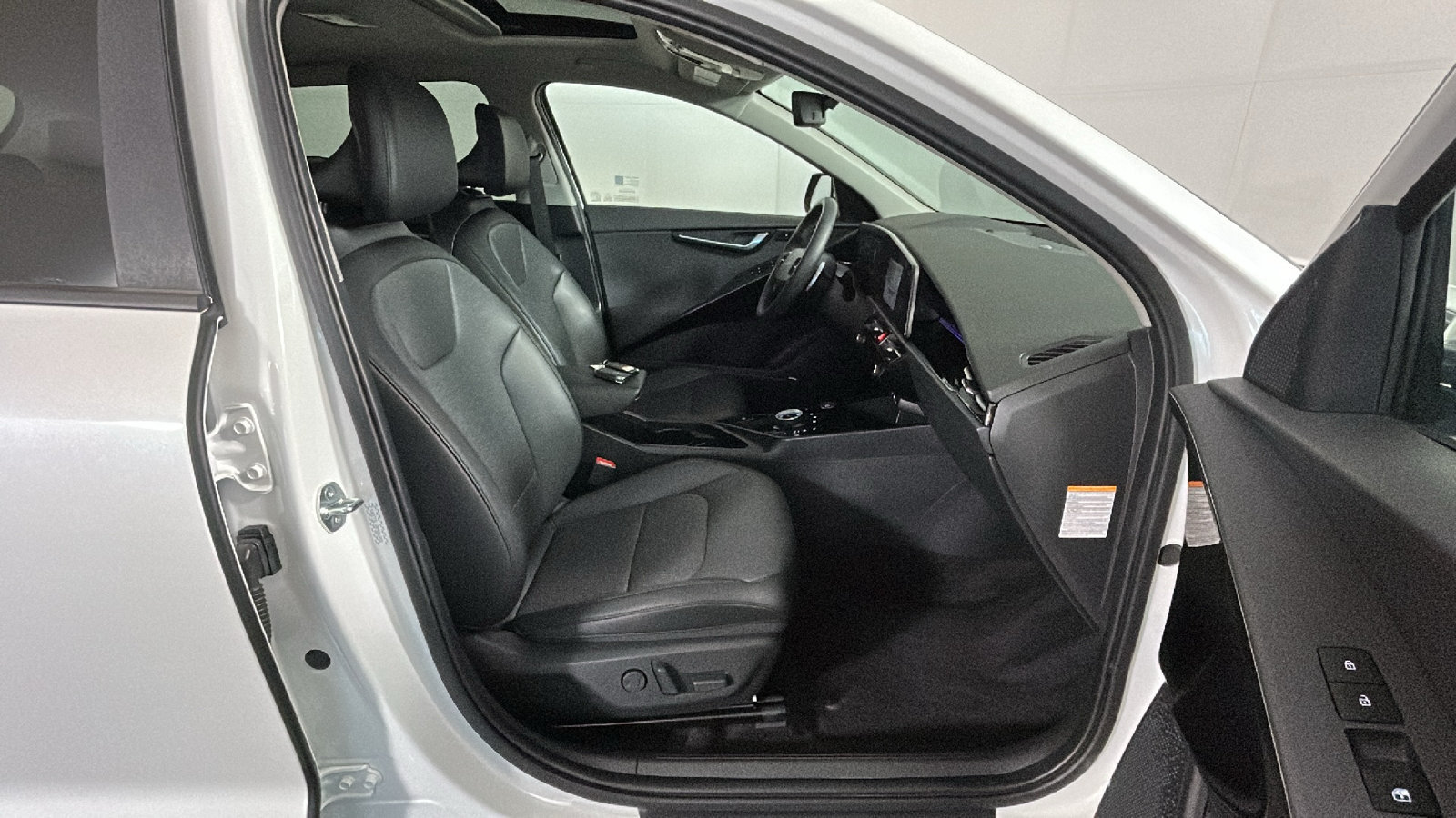 Used 2024 Kia Niro Wave w/ Wave Preserve Package FWD image 34