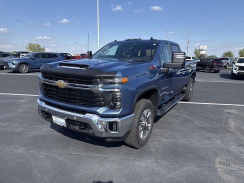 Used 2026 Chevrolet Silverado 2500 LT w/ All Star Edition AWD/4WD image 8