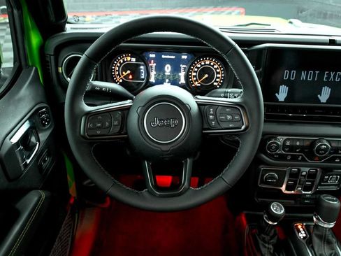 New 2025 Jeep Gladiator Sport w/ Premium Package AWD/4WD image 18