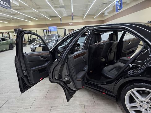 Used 2011 Mercedes-Benz E 550 Sedan image 16