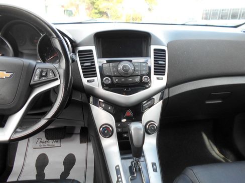 Used 2014 Chevrolet Cruze LT image 12