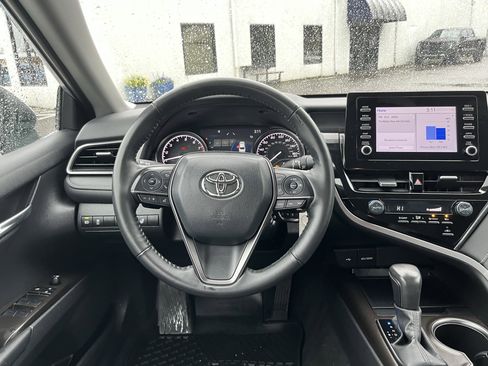 Used 2024 Toyota Camry SE image 12