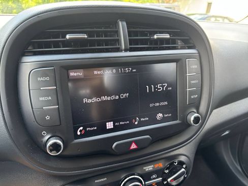 Used 2025 Kia Soul LX w/ LX Technology Package FWD image 17
