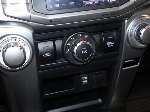 Used 2018 Toyota 4Runner SR5 Premium image 33