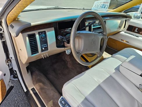 Used 1994 Cadillac Fleetwood Brougham RWD image 15