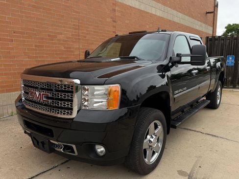 Used 2013 GMC Sierra 2500 Denali w/ Suspension Package, Off-Road AWD/4WD image 3