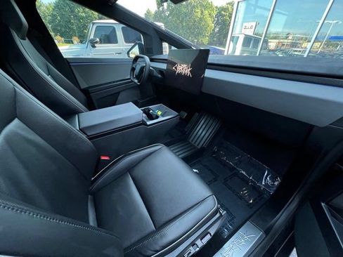 Used 2024 Tesla Cybertruck Cyberbeast AWD/4WD image 25