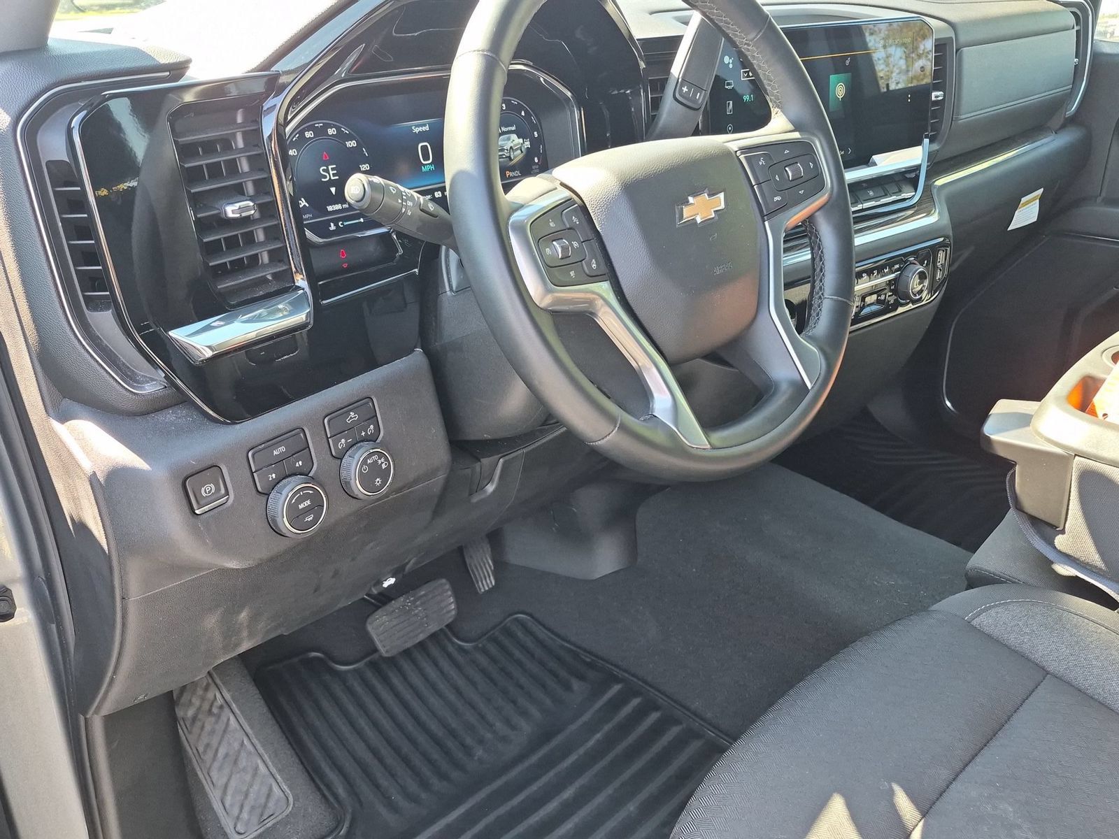 Used 2023 Chevrolet Silverado 1500 LT AWD/4WD image 10