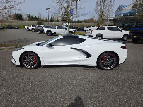 Used 2024 Chevrolet Corvette Stingray Premium Cpe w/ Z51 Performance Package image 3