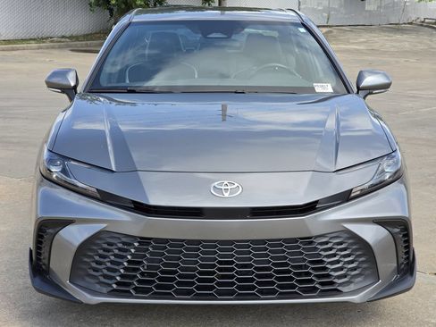 Used 2025 Toyota Camry SE FWD image 3