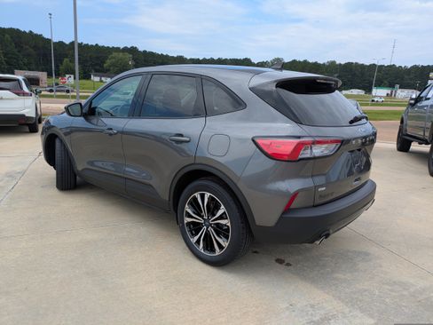 Used 2022 Ford Escape SE w/ SE Sport Appearance Package image 6