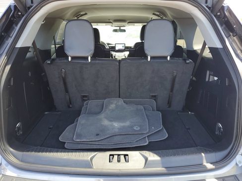 Used 2023 Ford Explorer XLT w/ Equipment Group 202A AWD/4WD image 32