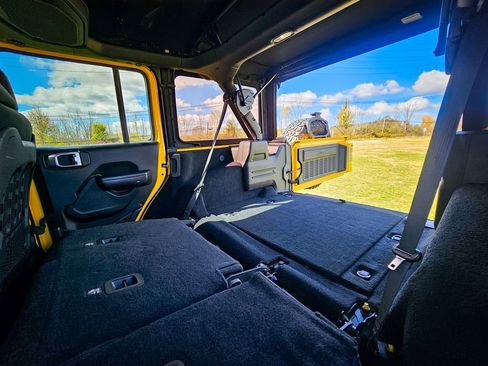 Used 2018 Jeep Wrangler Unlimited Rubicon w/ LED Lighting Group image 32