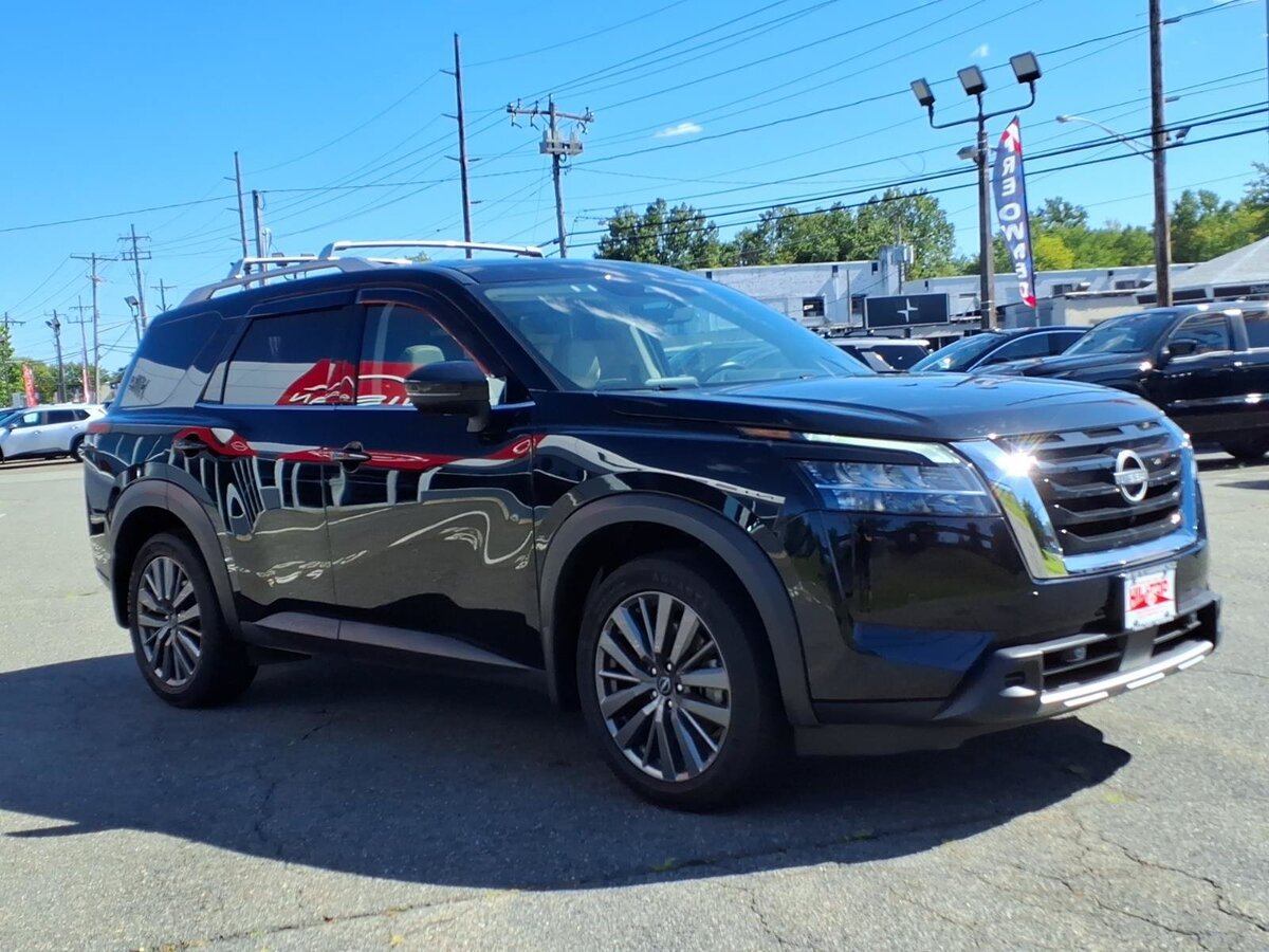 Used 2023 Nissan Pathfinder SL w/ SL Premium Package AWD/4WD image 3