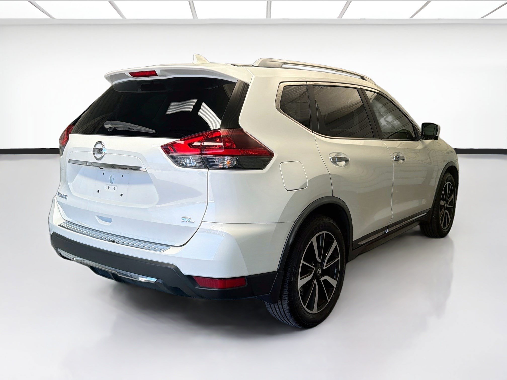 Used 2018 Nissan Rogue SL w/ Premium Package FWD image 4