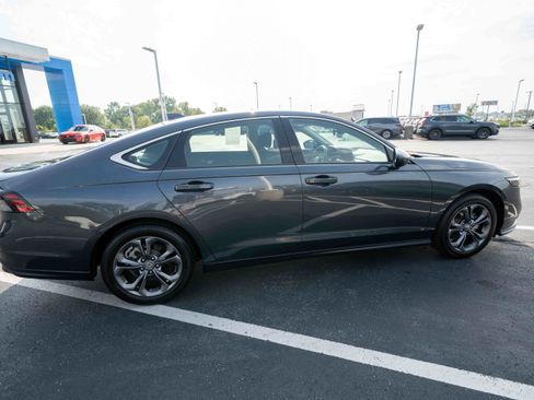 Used 2023 Honda Accord EX image 6