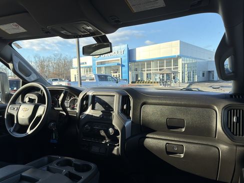 Used 2023 Chevrolet Silverado 2500 Custom w/ Custom Value Package image 16