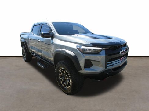 Used 2024 Chevrolet Colorado ZR2 w/ Technology Package AWD/4WD image 7