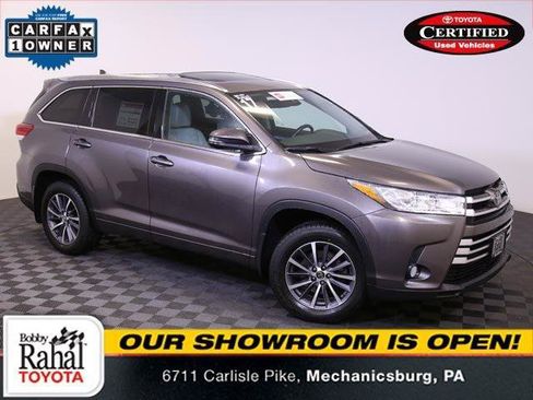 Certified 2017 Toyota Highlander XLE AWD/4WD image 1