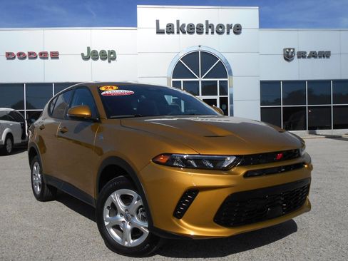 Certified 2024 Dodge Hornet GT w/ Cold Weather Group AWD/4WD image 2