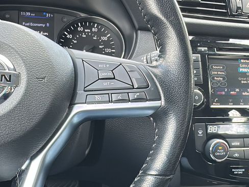 Certified 2022 Nissan Rogue Sport SV image 17