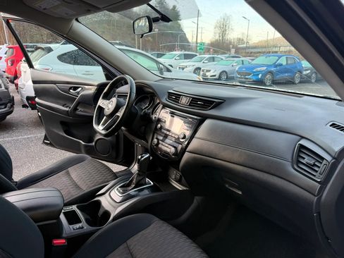 Used 2017 Nissan Rogue SV w/ Midnight Edition image 10