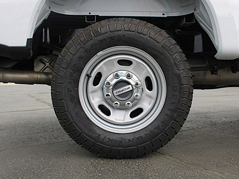 Used 2024 Ford F250 XL w/ XL Chrome Package image 24