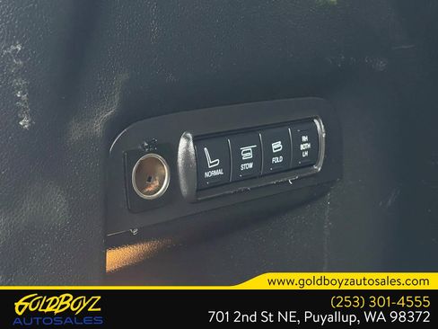 Used 2017 Ford Explorer Limited w/ Equipment Group 301A AWD/4WD image 30