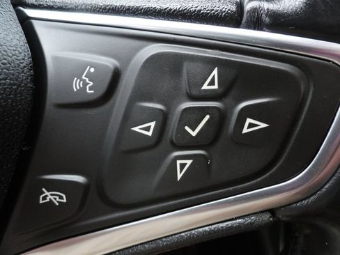 Used 2018 Chevrolet Equinox LT FWD image 21