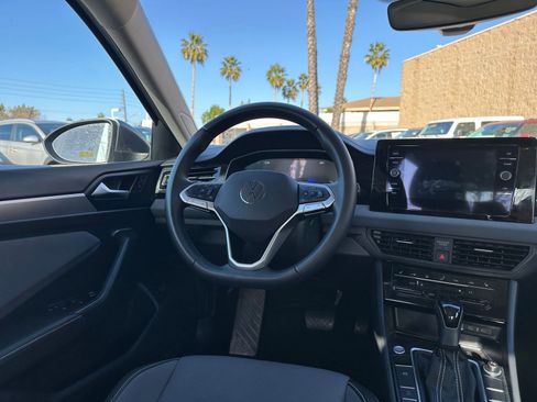 Used 2025 Volkswagen Jetta SE image 36