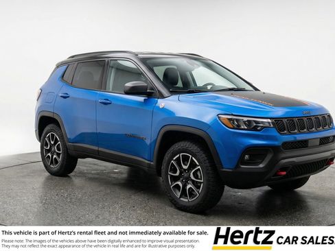 Used 2025 Jeep Compass Trailhawk AWD/4WD image 1