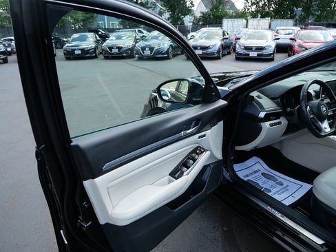Used 2022 Nissan Altima 2.5 Platinum AWD/4WD image 16