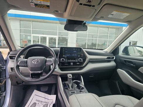 Used 2020 Toyota Highlander LE AWD/4WD image 20