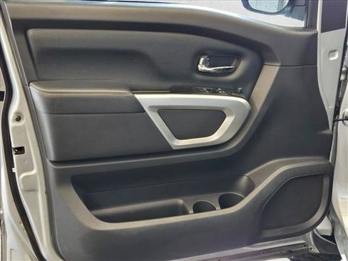 Used 2018 Nissan Titan PRO-4X AWD/4WD image 10