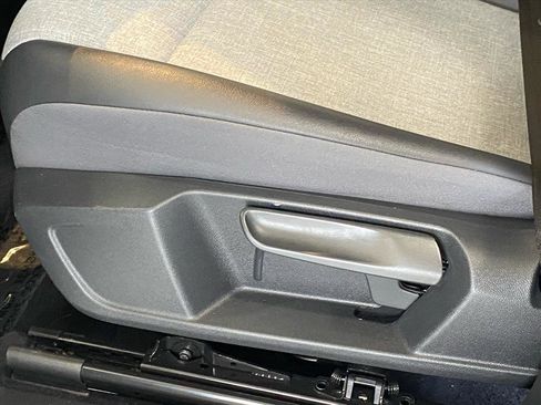 Certified 2023 Volkswagen ID.4 Standard image 10